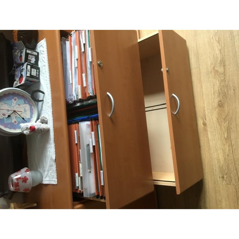 Complete bureau