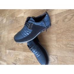 Nieuwe herenschoenen