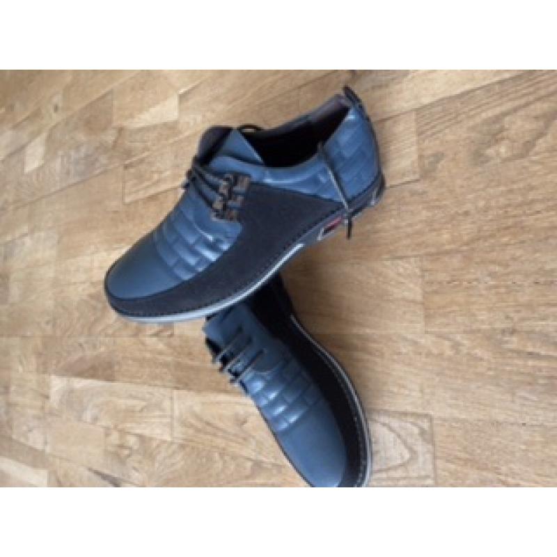 Nieuwe herenschoenen