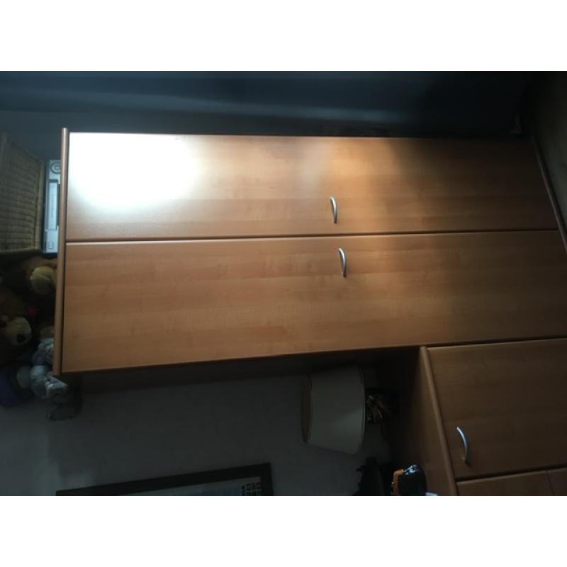 Complete bureau
