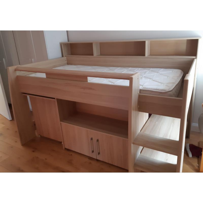 Hoogslaper met bureau en matras