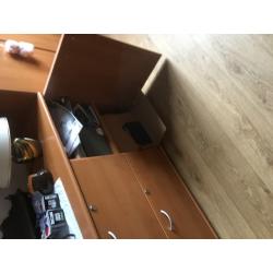 Complete bureau