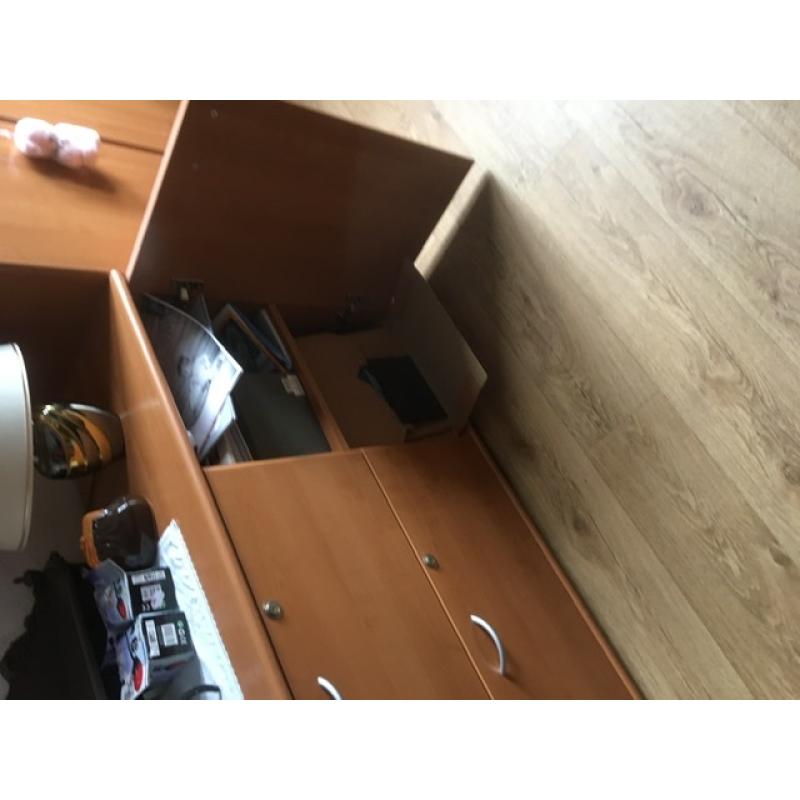 Complete bureau