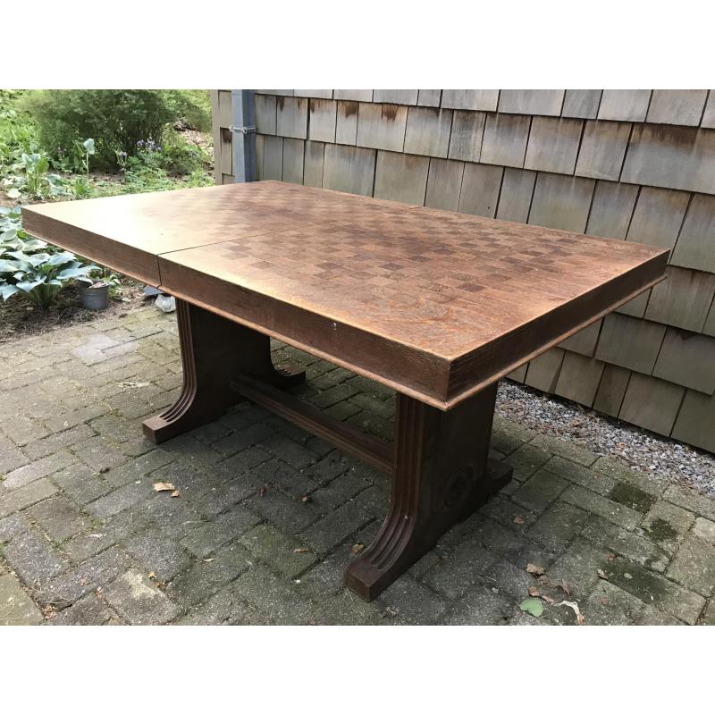 Mooie tafel met blad met inlegwerk