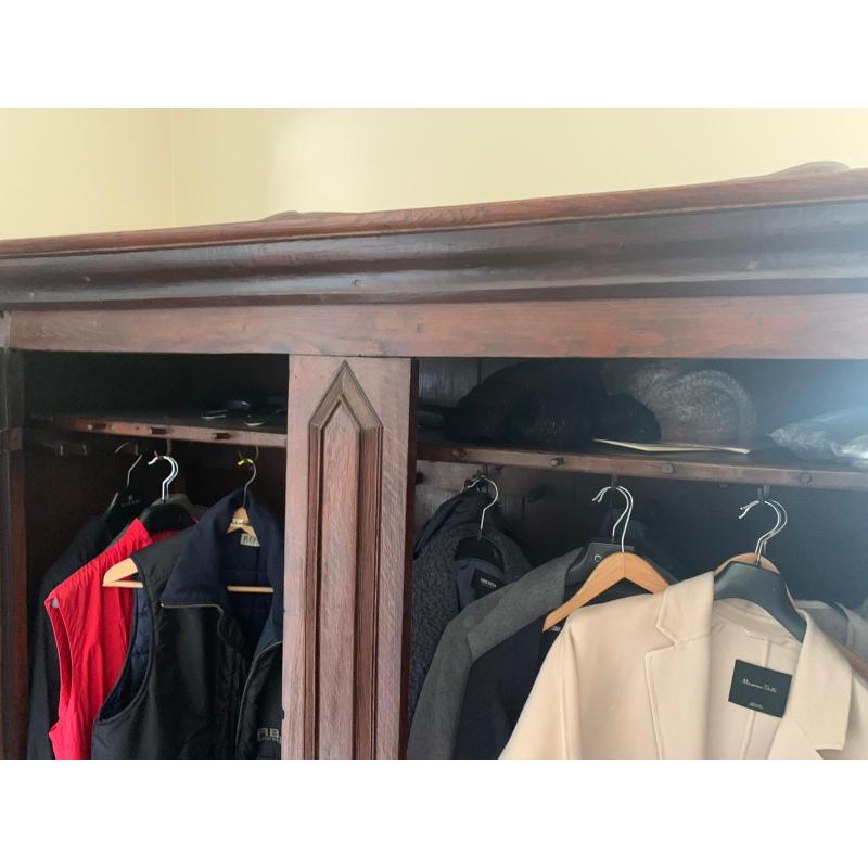 Duitste antieke vestiaire kast