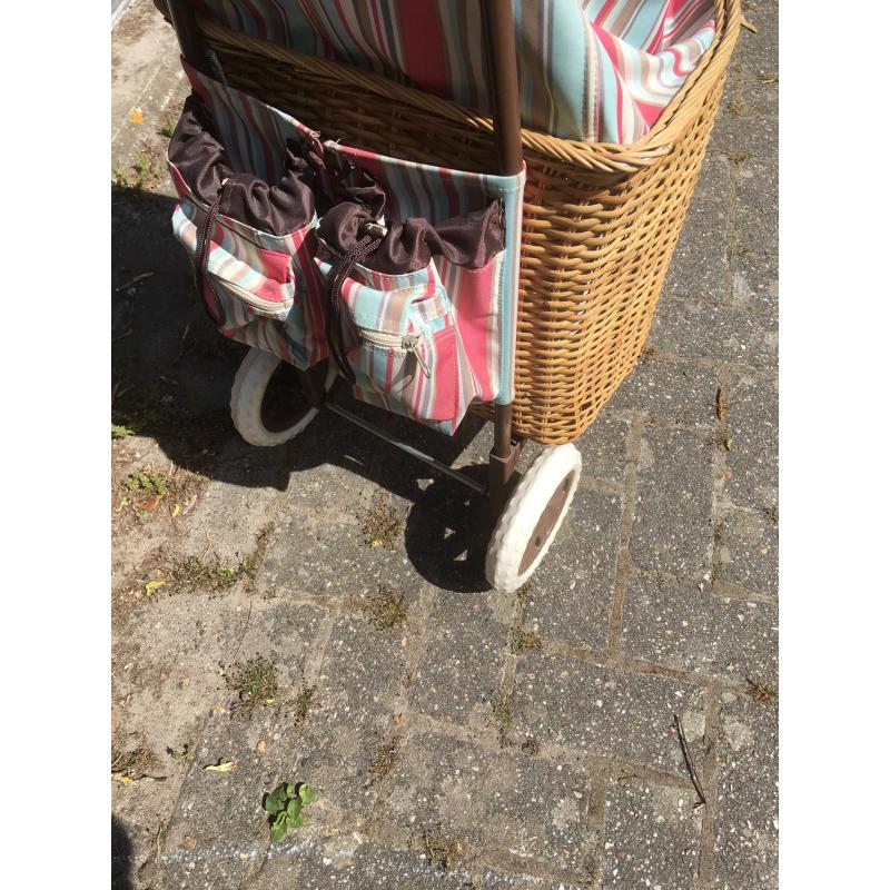 Rotan trolley