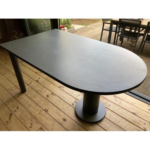 Eettafel met kopse ronding