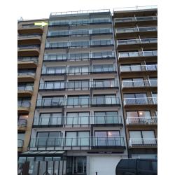 Appartement op zeedijk te Blankenberge met frontaal zeezicht