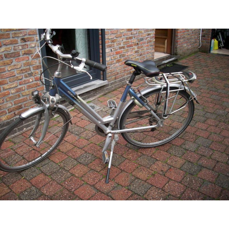 Damesfiets gazelle Fuente In goede staat veel verzetten chimano .extra licht en comfortabel fiets