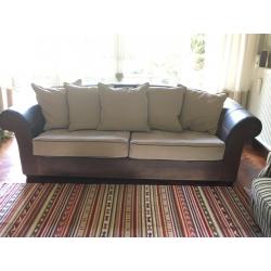NIEUWE PRIJS Zetel/ bankstel donkerbruin met beige kussens