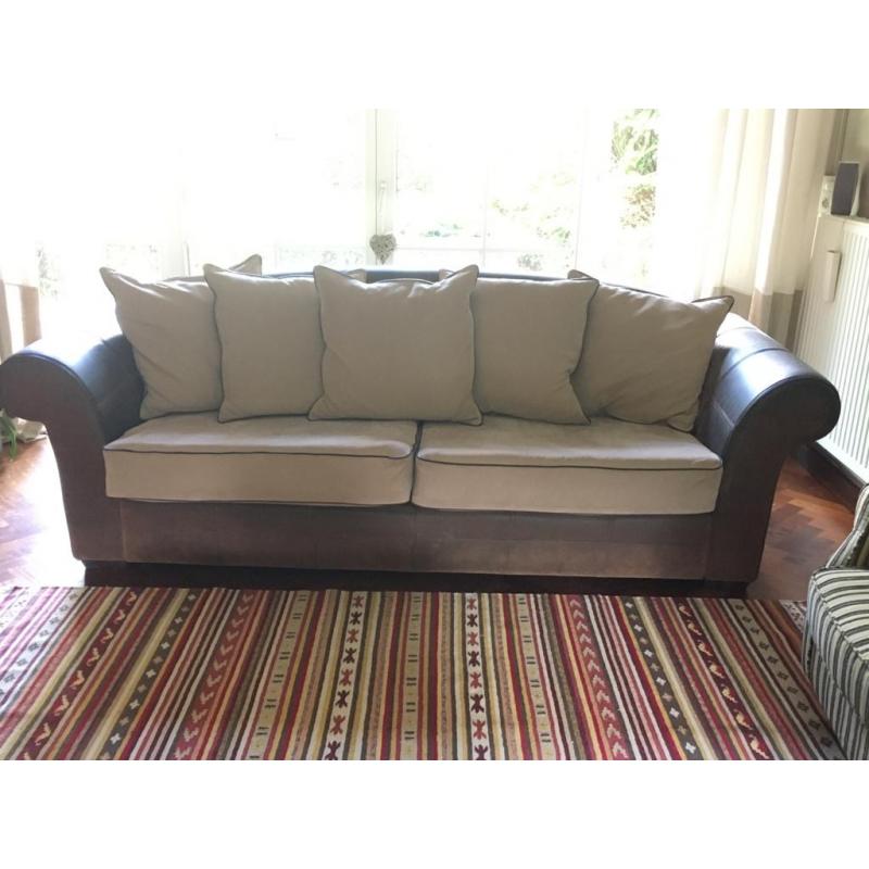 NIEUWE PRIJS Zetel/ bankstel donkerbruin met beige kussens