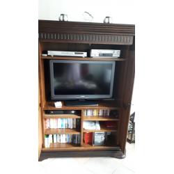 Eiken tv kast