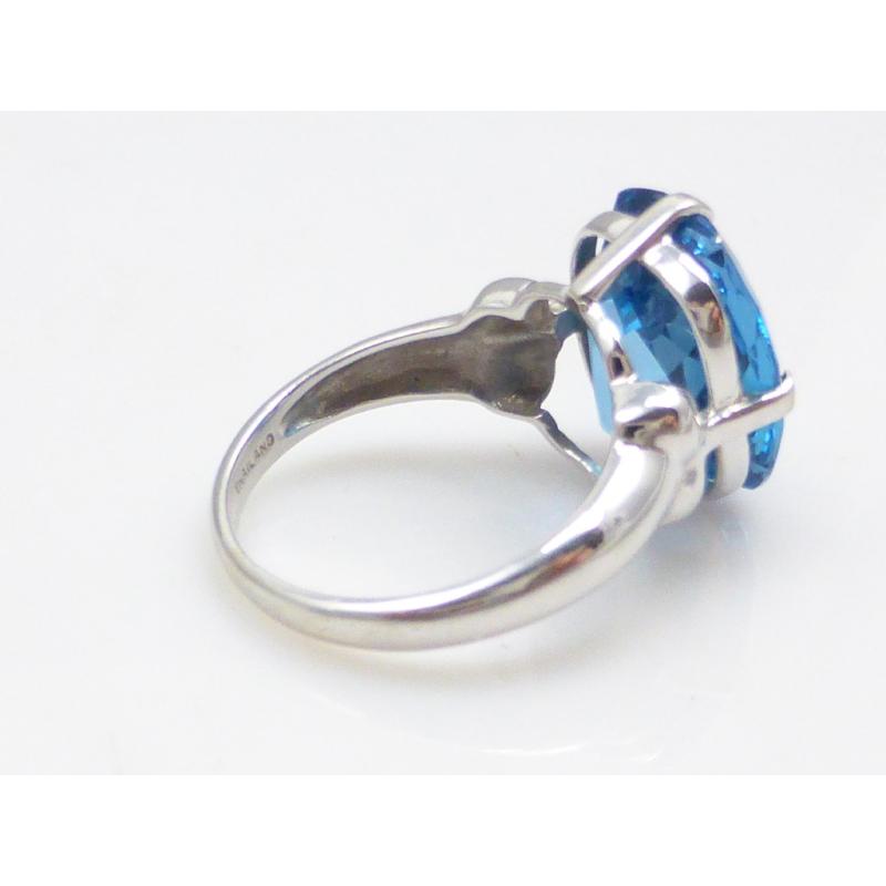 Veiling van een Clyde Dunier 10kt witgouden ring met topaas