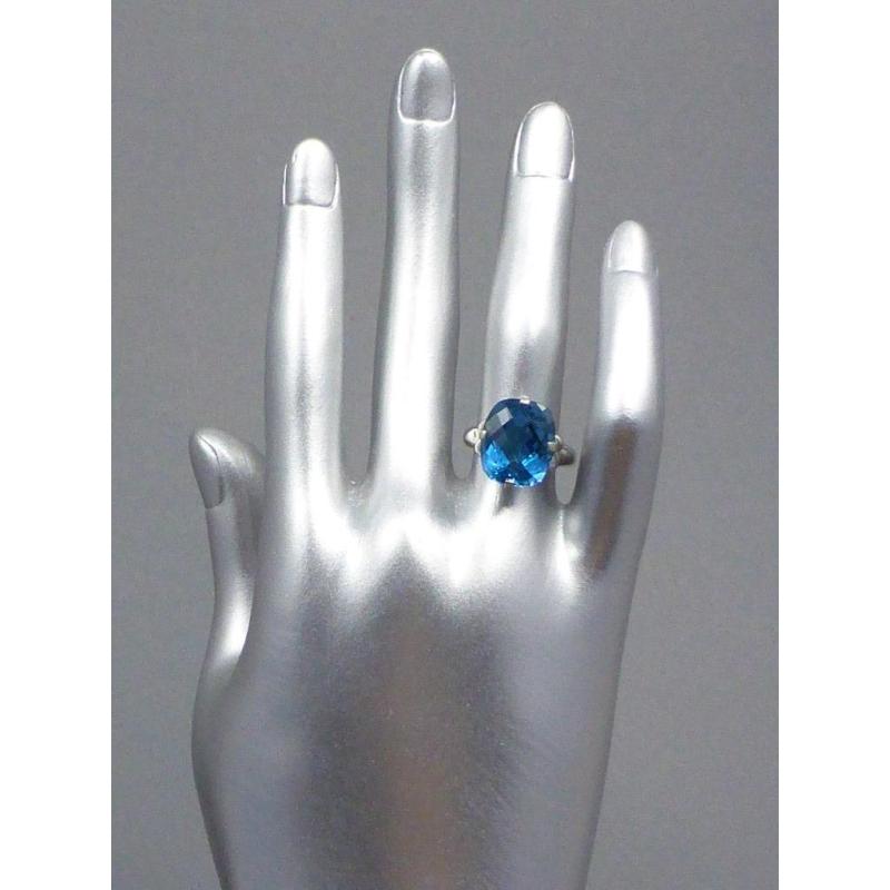 Veiling van een Clyde Dunier 10kt witgouden ring met topaas