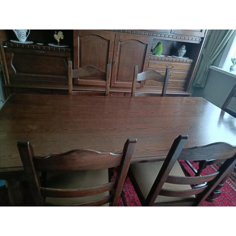 Eettafel met 6 stoelen