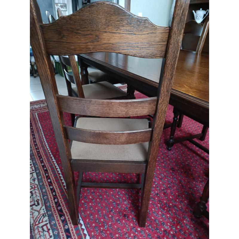 Eettafel met 6 stoelen
