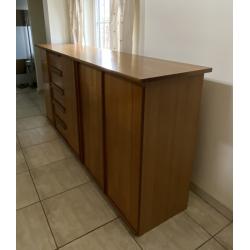 Mooie grote ladekast
