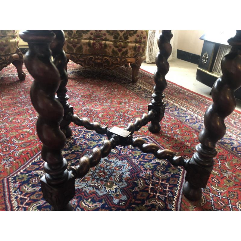 Antieke / oude decoratieartikelen - Houten Eettafel met 4 stoelen - fraai snijwerk