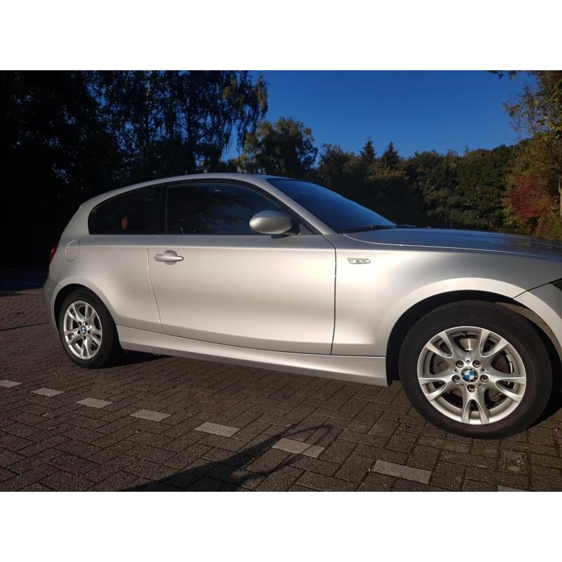 BMW1 in showroomstaat! Weinig km's en nog 3 jaar LEZ vrij