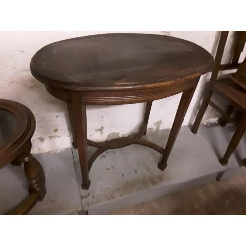 hoge tafel voor vaas of lampenkap of bloempot