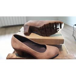 Pumps in nubuck daim maat.41 Nieuw