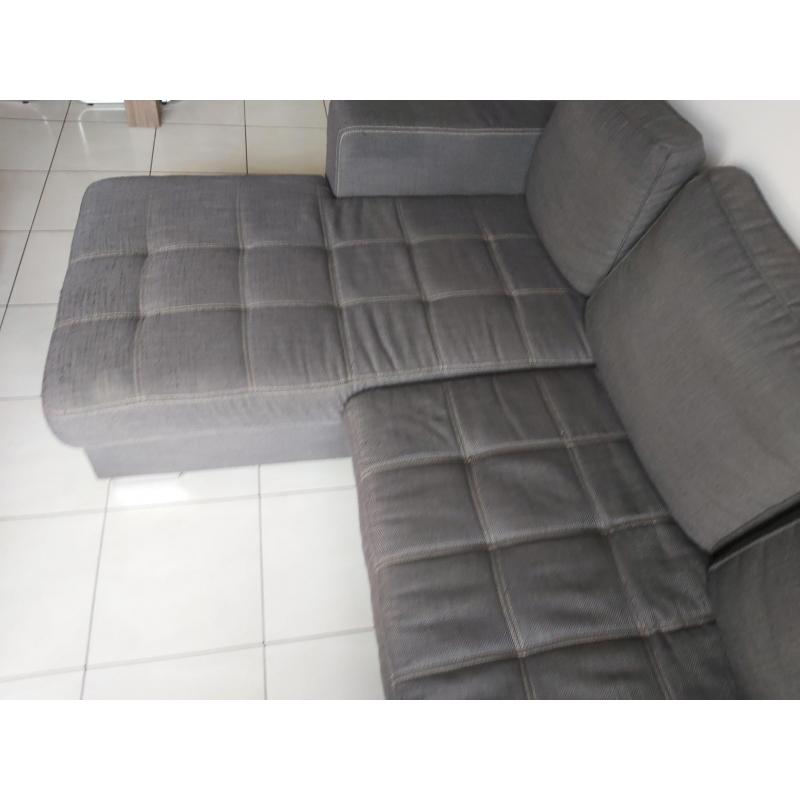 Donkergrijze stoffen hoeksalon met longchair