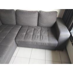 Donkergrijze stoffen hoeksalon met longchair