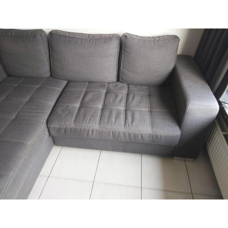 Donkergrijze stoffen hoeksalon met longchair