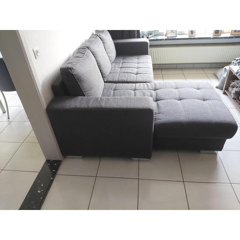 Donkergrijze stoffen hoeksalon met longchair