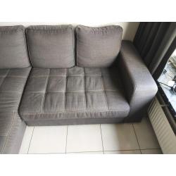 Donkergrijze stoffen hoeksalon met longchair