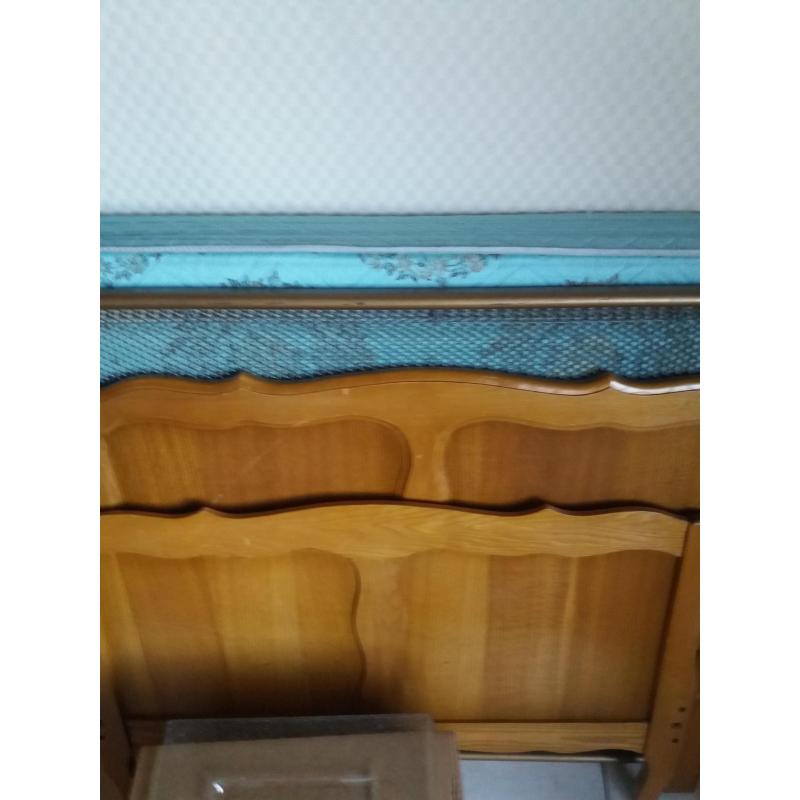 Houten eenpersoonsbed