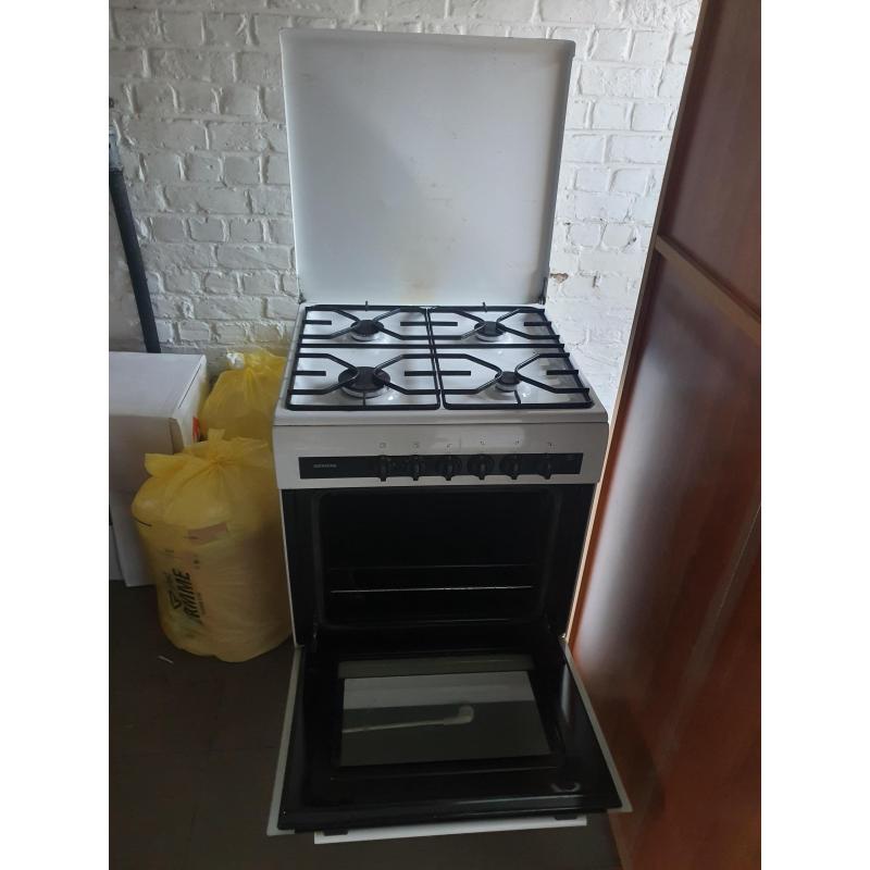 Siemens FD8508  4 pit gasfornuis met oven