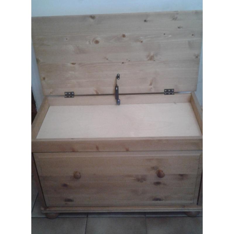 Grenen kast