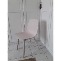 2 Eetkamerstoelen  model :Odger