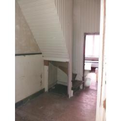 Te renoveren Appartement met handelspand te koop