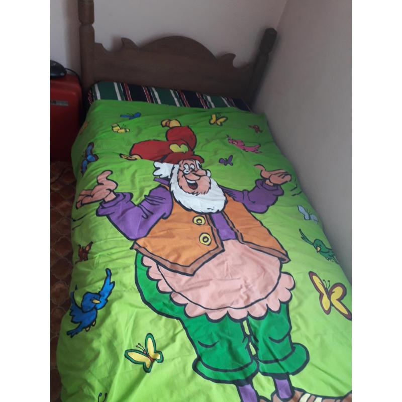 2 éénpersoonsbedden in eik.