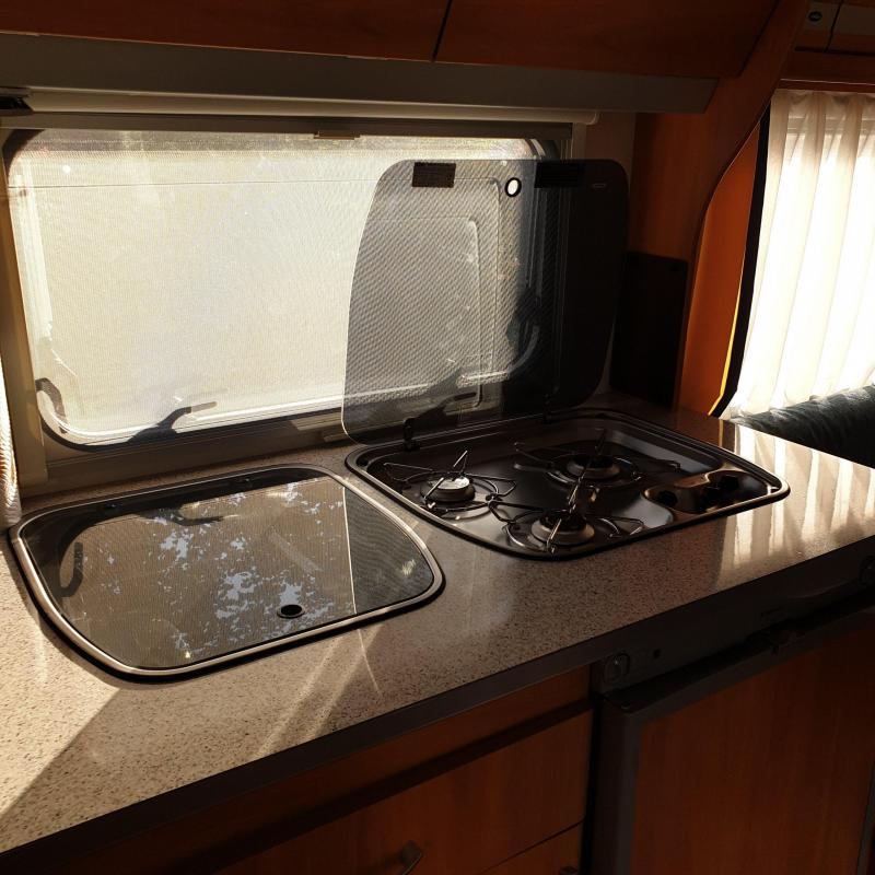 Caravan Wilk S4 450HTD met voortent