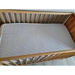 Babybedje met matras