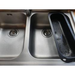 Novy dampkap, keramisch vuur Novy, spoeltafel van Franke