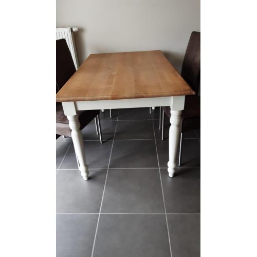 Eettafel en 6 mooie stoelen