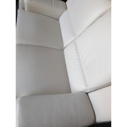 Witte leren zetel