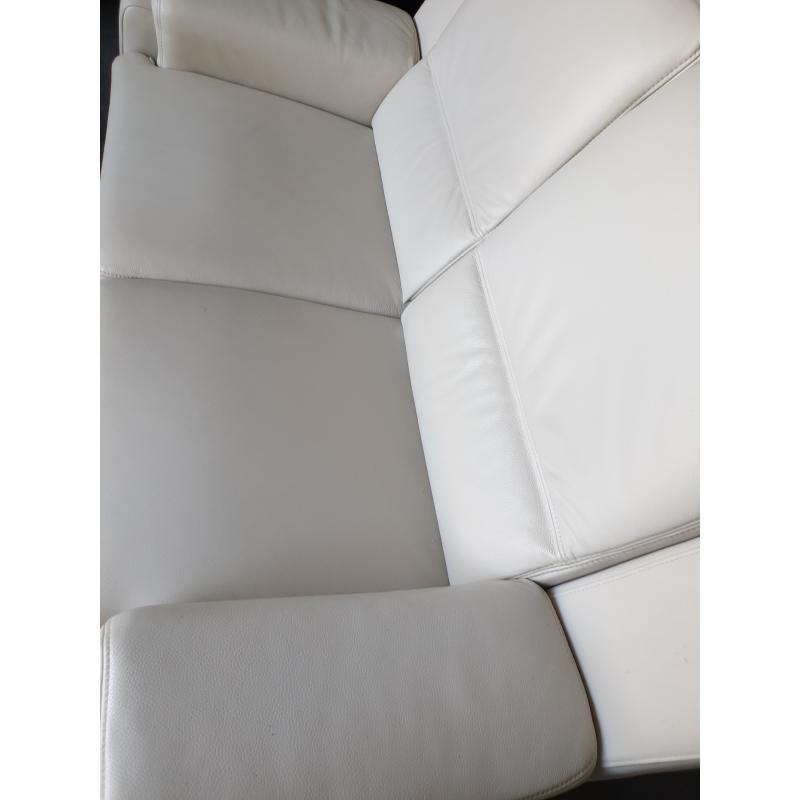 Witte leren zetel