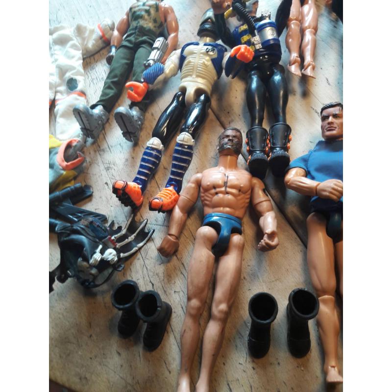 lot van 12 hasbrofiguren