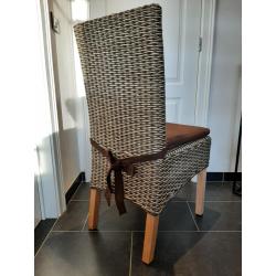 6 eetkamerstoelen zeer weinig gebruikt