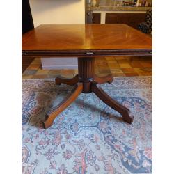Zware eikenhouten tafel