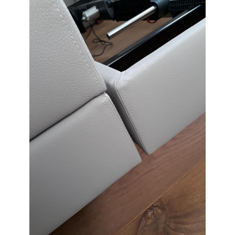 Beka boxspring elektrisch en splinternieuw in lederlook
