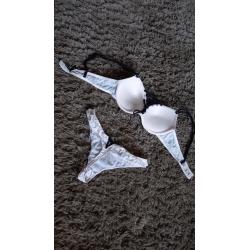 Tweedehands setje BH   string