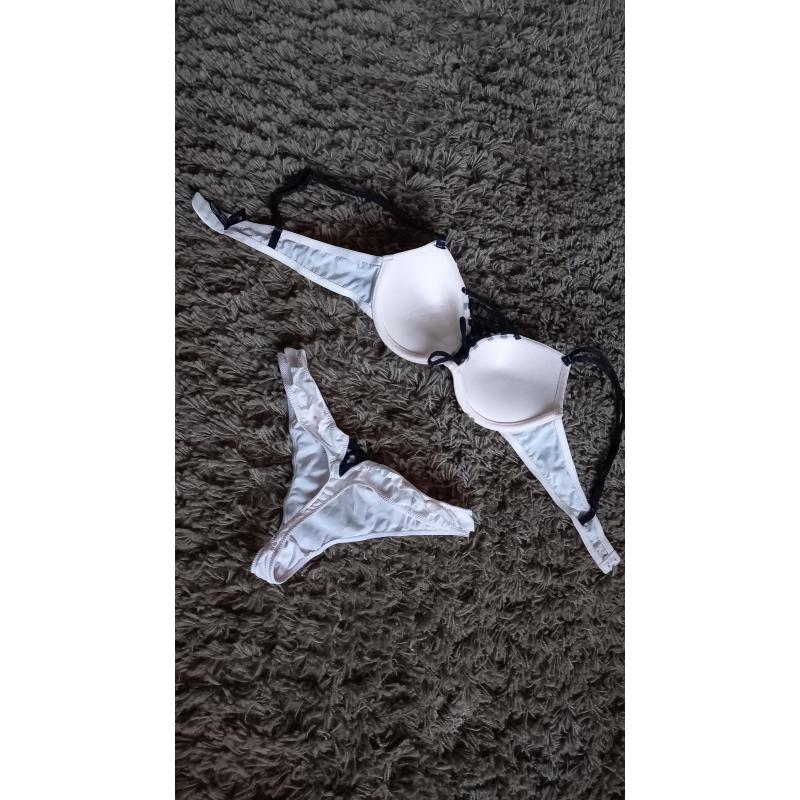 Tweedehands setje BH   string