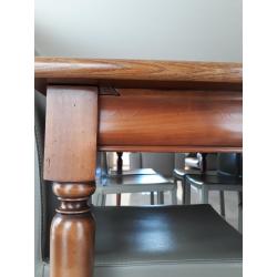 Tafel in massief kerselaar