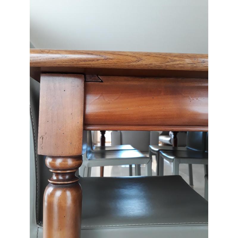 Tafel in massief kerselaar